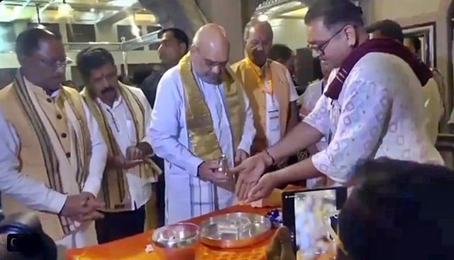 மகாபிரபு வல்லபாச்சாரியர் ஆசிரமத்தில் அமித் ஷா வழிபாடு!